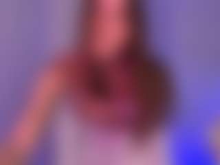 Live cam show with Nelly - Brown Eyes on AdultVida.com