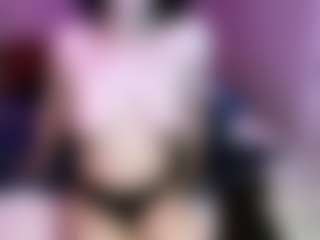 Live cam show with brattyroze - HD on Camsoda
