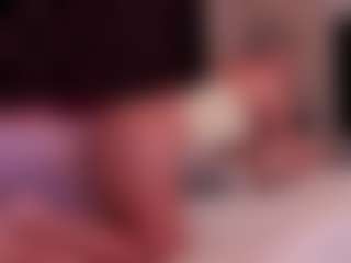 Live cam show with DeliaSmith - Blonde Hair MILF on Gym Cam Girls
