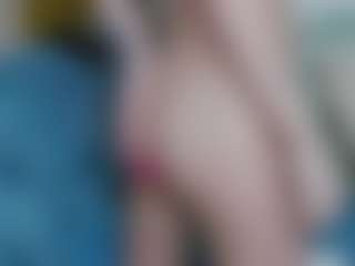 LeiaHux's Live Sex Cam Show