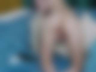 LeiaHux's Live Sex Cam Show
