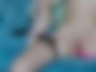 LeiaHux's Live Sex Cam Show