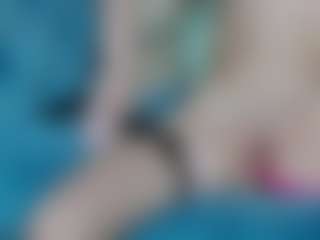 LeiaHux's Live Sex Cam Show