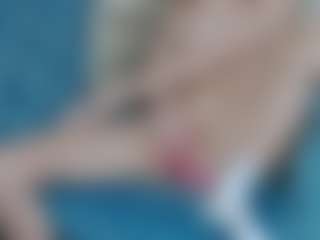 Live cam show with LeiaHux - Sexwebcam on CamwithHer