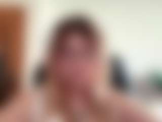 Live cam show with MindaBodwell - Game on AdultVida.com