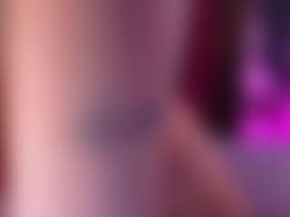 Live cam show with VeronicaBarks - Strip on chickslive.net