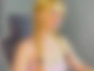 Live cam show with Violeta - Striptease on livesuperchat.net