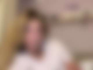 Live cam show with Taya - Living Room on wildcum.com
