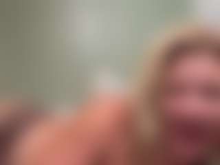 carebear5719's Live Sex Cam Show