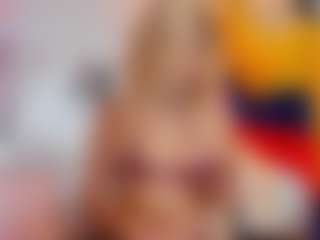 Live cam show with Giorgiina - Small Ass on StripNow
