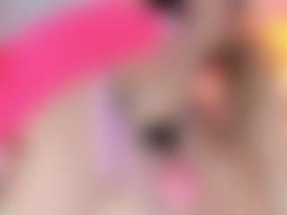 Live cam show with Giorgiina - Shaved Pussy on Mixed Magazine Live