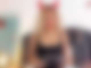 Live cam show with Giorgiina - Blonde Hair Petite on Streamer API