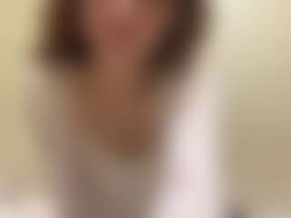 Live cam show with LaunaDraine - Brown Hair on livesuperchat.net