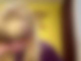 Live cam show with Lesly - Teen (18+) on iamadamtest123.com