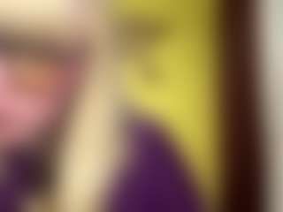 Live cam show with Lesly - Nipple Piercings on iamadamtest123.com