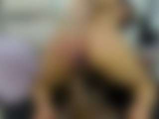 Live cam show with Aurora - Fingering on madthumbs