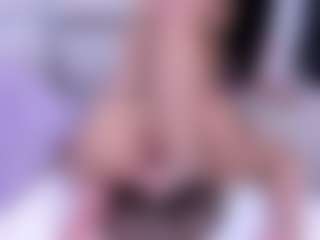 Live cam show with Aurora - Skinny on Camsoda