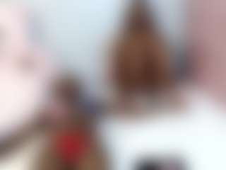 EmmaRoswel MILF webcam performer live streaming