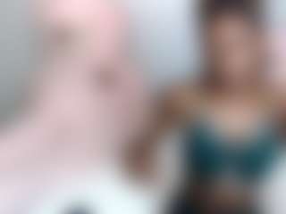 EmmaRoswel MILF webcam performer live streaming