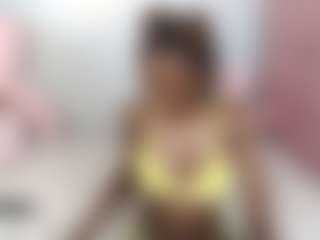 EmmaRoswel MILF webcam performer live streaming