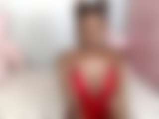 Live cam show with EmmaRoswel - Average on AdultVida.com