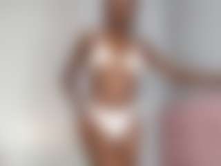 Live cam show with EmmaRoswel - Teasing on SinfulBabes