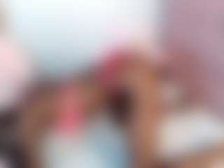 EmmaRoswel MILF webcam performer live streaming
