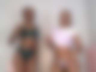 Live cam show with EmmaRoswel - Young Adult on xxxlivecams.org