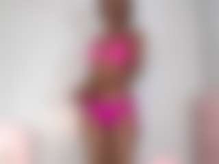 Live cam show with EmmaRoswel - Black Petite on Livezox