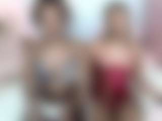 Live cam show with EmmaRoswel - Gagging on Camsoda