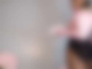 Live cam show with EmmaRoswel - Teasing on Camsoda