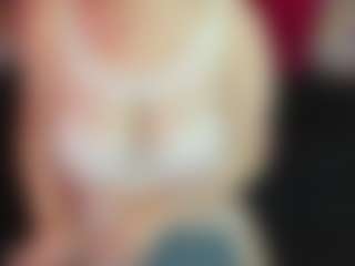 Live cam show with Meganmeyerks - Nipple Piercings on Hubzter Live