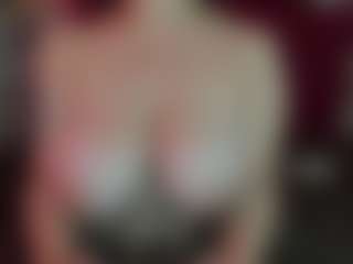 Live-Cam-Show mit Meganmeyerks - Red Hair Fetish auf Camsoda