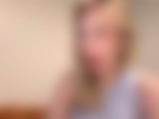 Live cam show with Oly - Freaky on livesuperchat.net