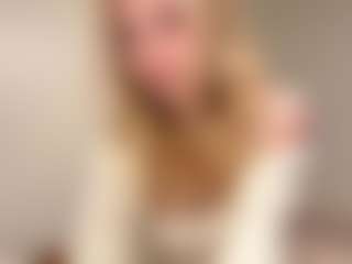 Live cam show with Oly - Green Eyes on Streamer API