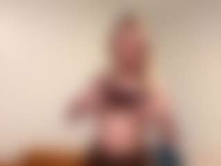 Live cam show with Oly - Striptease on Camsoda