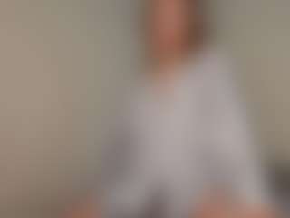 Live cam show with Oly - Green Eyes on Latina Girls
