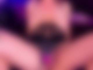 SiennaShinee MILF webcam performer live streaming