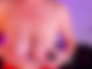 Live cam show with SiennaShinee - Granny on StripNow