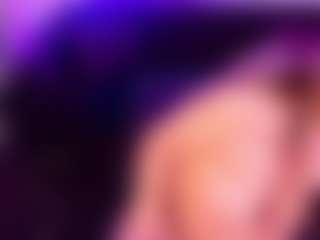 Live cam show with SiennaShinee - Granny on Mixed Magazine Live
