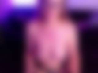 Live cam show with SiennaShinee - Granny on SmokeAndPoke