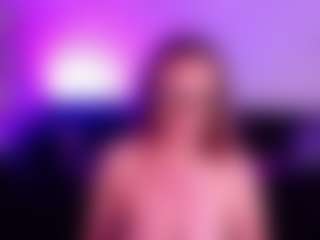 Live cam show with SiennaShinee - Granny on fuklive.com