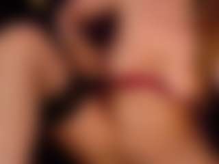 SiennaShinee MILF webcam performer live streaming