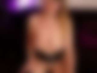 Live cam show with SiennaShinee - Middle Aged on hrnylive.com