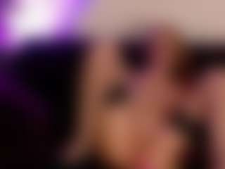 Live cam show with SiennaShinee - Middle Aged on chickslive.net