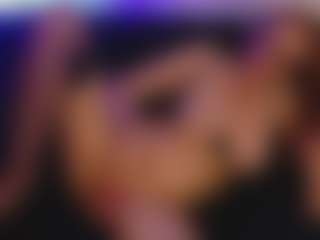 Live cam show with SiennaShinee - Mature on madthumbs