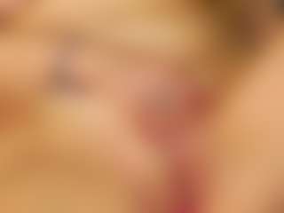Live cam show with SiennaShinee - Blonde Hair Middle Aged on Camsoda