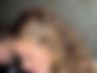 Live cam show with SixtaFee - Skinny on Camming Site