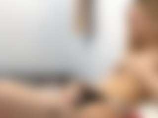 Live cam show with SuzetteDillon - New Blowjob on AdultVida.com