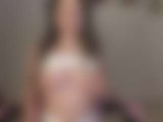 Live cam show with Veronika-Winslow - Lovense MILF on Camiplay Live